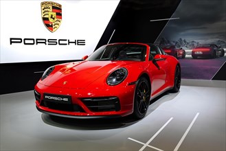 Logo and Porsche 911