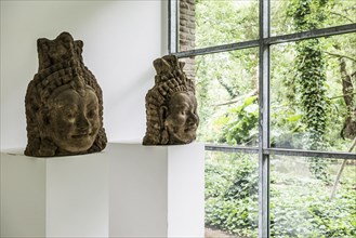 Exhibition pavilion and Khmer heads