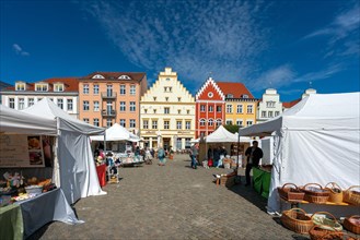 Market with arts and crafts articles