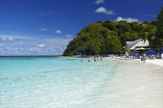 Crystal clear water on Pineapple Beach