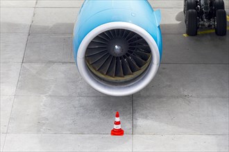 Pylon in front of an aircraft turbine