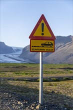 Warning for gravel road