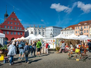 Market with arts and crafts articles