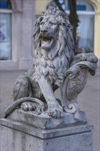 Lion sculpture with coat of arms from 1890