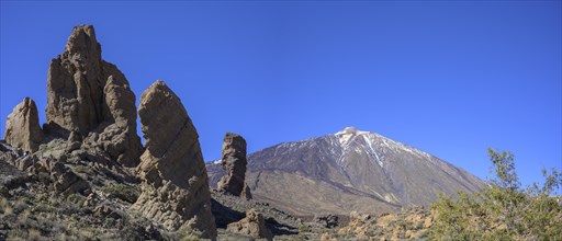 Roque Cinchado and Teide