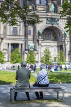 Seniors sitting on a park bench at the Lustgarten