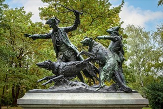 Bronze sculptures Fox Hunt and Hare Hunt in the Berlin Tiergarten