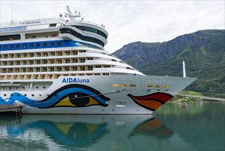 Cruise ship AIDAluna off Skjolden