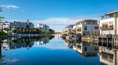 Living at Tegel Harbour