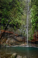 Waterfall 25 Fontes