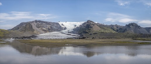 Fjallsarlon glacial lake