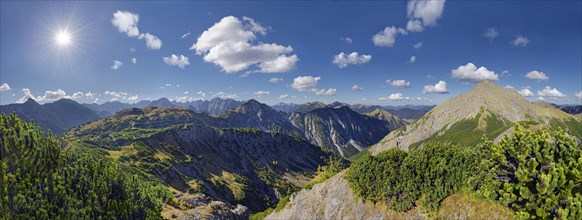Panoramic view from Plumsjoch towards Engtal to Satteljoch and the summits of Kompar and Mondscheinspitze