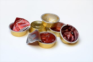 Various jams in portion packs