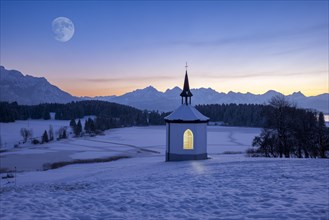 Hegratsried Chapel at Lake Hegratsried with a view of the Tannheim Alps
