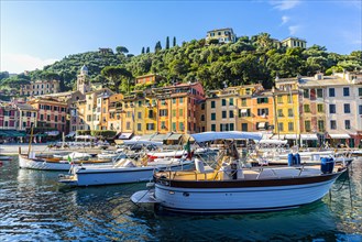 Boats and pastel-coloured house facades at the harbour of Portofino