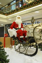 Father Christmas on sleigh at Forum Allgaeu