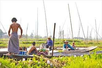 Working with canoes in floating fields