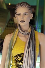 Female mannequin with scarf