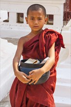 Monk with begging bowl in Shwezigon Pagoda