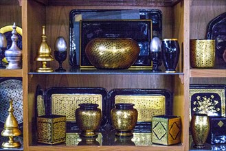 Lacquer manufactory with gold platelets
