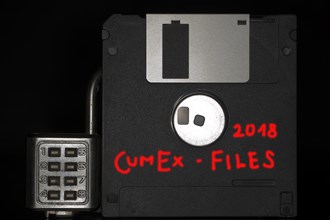 Floppy disc with combination lock and the red inscription CumEx Files 2018