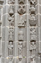Rich figural decoration by reliefs