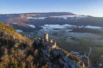 Sunset at the ruins of Neu Falkenstein Castle