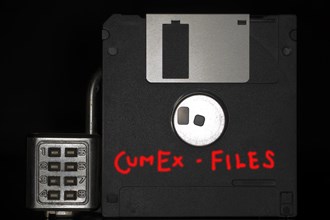 Floppy disc with combination lock and the red inscription CumEx Files