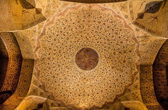 Ceiling in the entrance hall