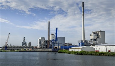 Bremen-Hafen coal-fired power plant and medium-calorific power plant (from left)