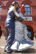 Tanzpaar vor Key West Museum