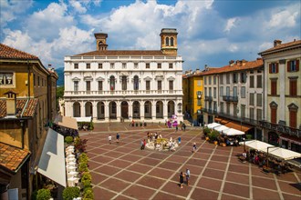Piazza Vecchia with Contarini Fountain