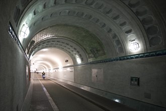 Tunnel tube