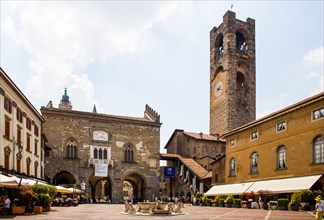 Piazza Vecchia with Contarini Fountain