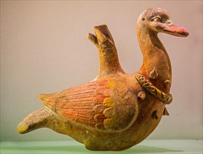 Ceramic vessel in the shape of a duck