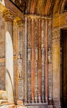 Romanesque vault figures