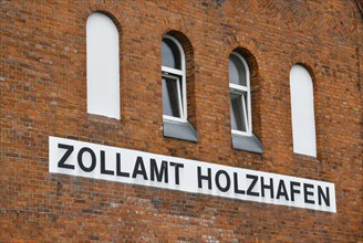Holzhafen Customs Office