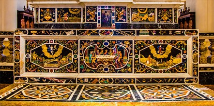 Altar impresses with beautiful marble inlay work showing Christian motifs