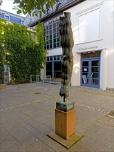 Sculpture in front of the Schiller Museum