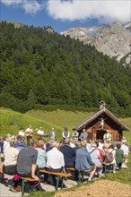 Mass celebration on Almkirtag in front of the wooden chapel in Almdorf Eng