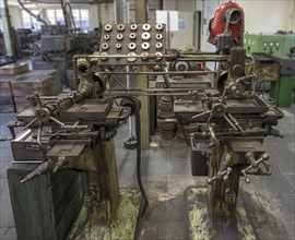 Transmission-driven machine in a former turning shop of a valve factory