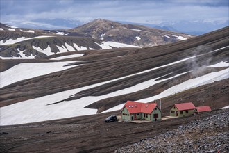 Hoeskuldsskali hut in Hrafntinnusker