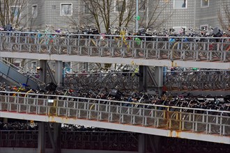 Two-storey bridge with dimensions of parked bicycles