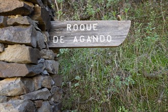 Signpost to Roque De Agando