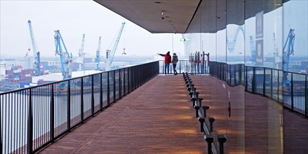 Viewing platform Plaza of the Elbe Philharmonic Hall with view of the harbour