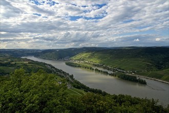 View of the Middle Rhine Valley from Siebenburgenblick near Niederheimbach