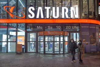 Saturn electronics store