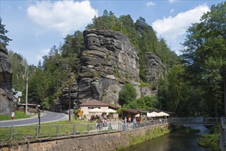 Kiosk with rock face at the entrance to the Edmungsklamm