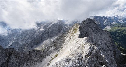 View from the summit of the Lamsenspitze to the mountain ridge with Schafkarspitze