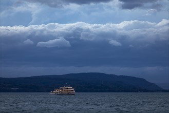 Course ship mirt storm front Mortimer on Lake Constance